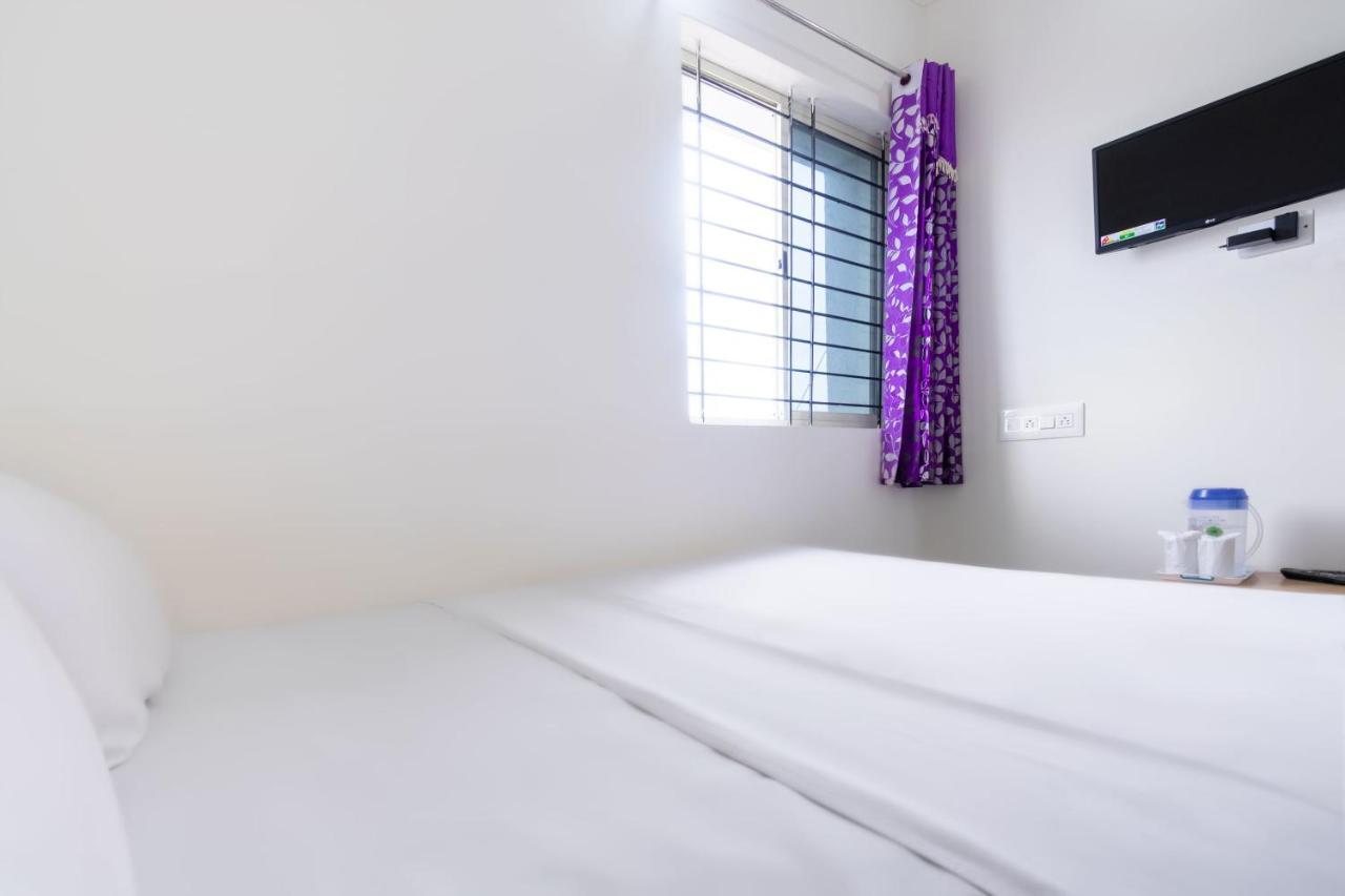 Hôtel Spot On 45103 Galaxy Grand à Narasimharaja Puram Extérieur photo