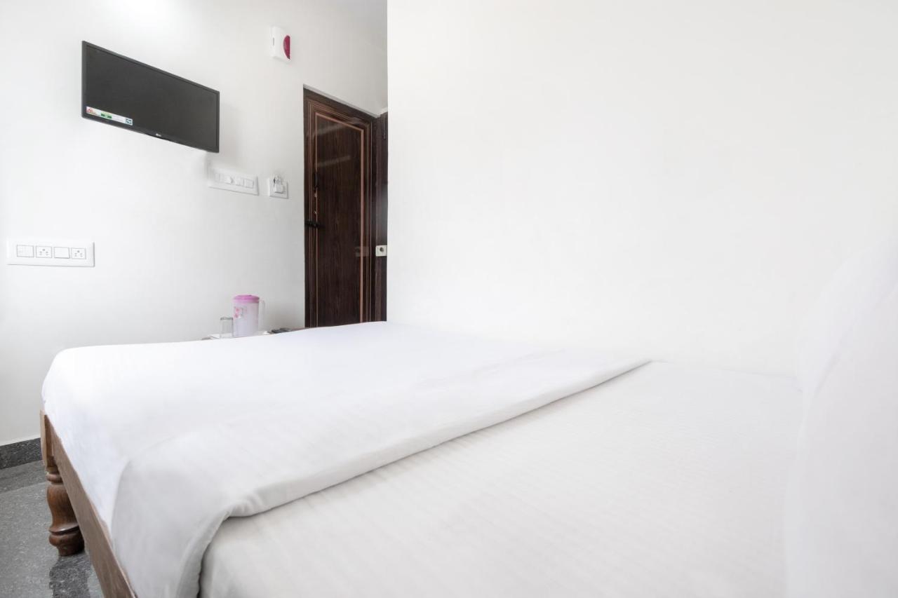 Hôtel Spot On 45103 Galaxy Grand à Narasimharaja Puram Extérieur photo